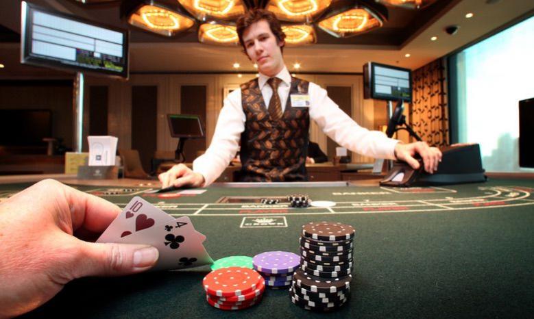 High Roller Casino Dealer